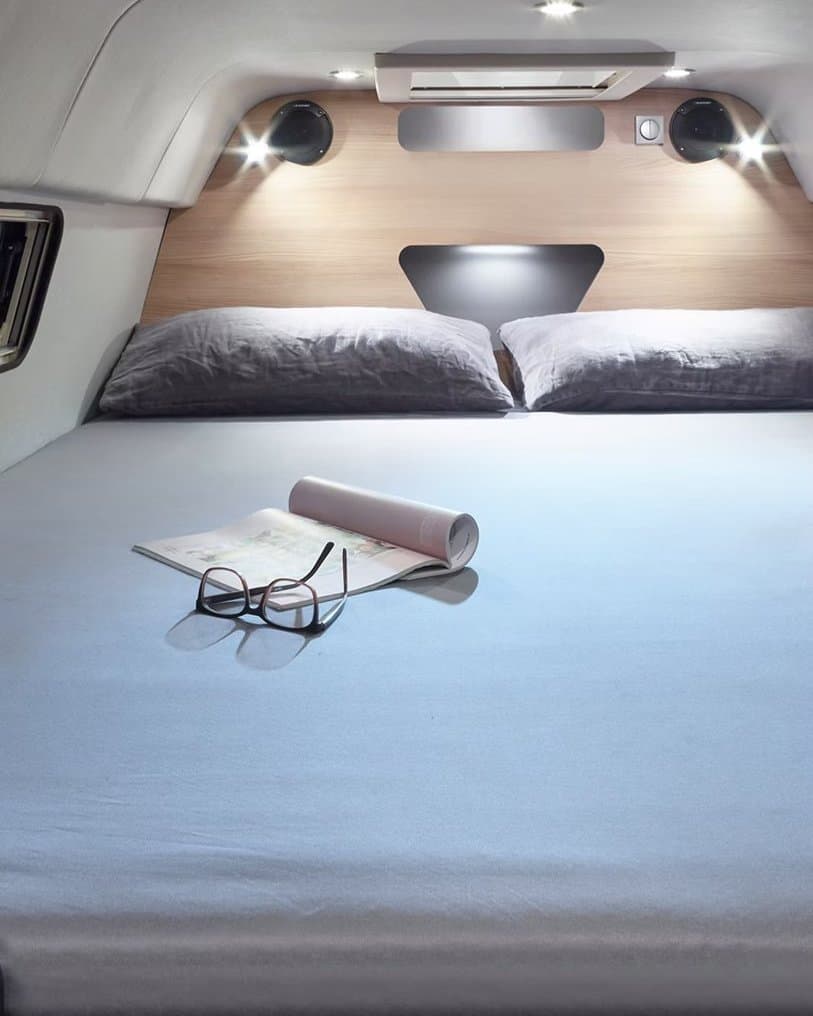 Bed in an Alphavan motorhome with a Matnext 3D mesh underlay